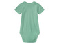 Ein hellgrüner Baby-Body mit kurzen Ärmeln.