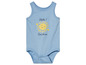 Ein hellblaues Baby-Bodysuit mit einer Sonne und dem Schriftzug 'Hello! Sunshine'.