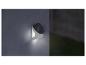LIVARNO home Solar-Wandleuchte mit Bewegungsmelder an einer Wand