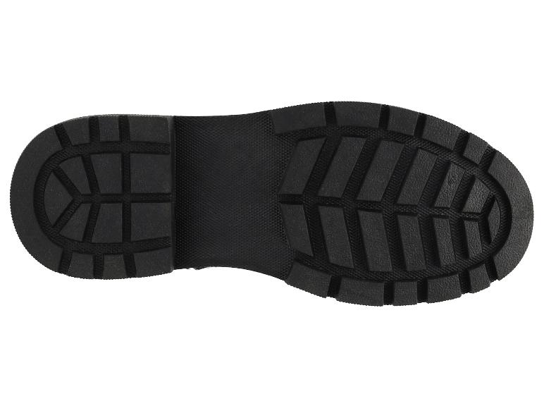 Schwarze Stiefelsohle mit ausgeprägtem Profil.