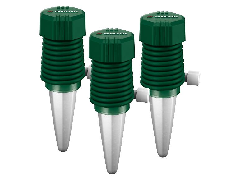 Drei Parkside Pflanzenspritzgeräte.