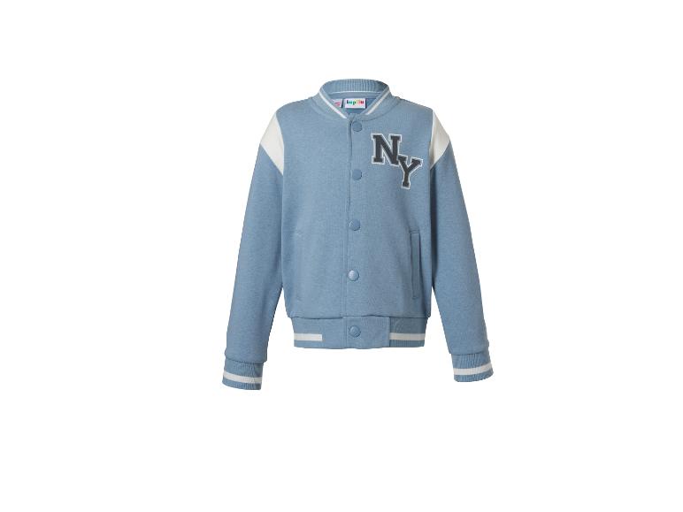 Blaue Bomberjacke mit weißen Ärmeln und „NY“-Schriftzug auf der Brust.