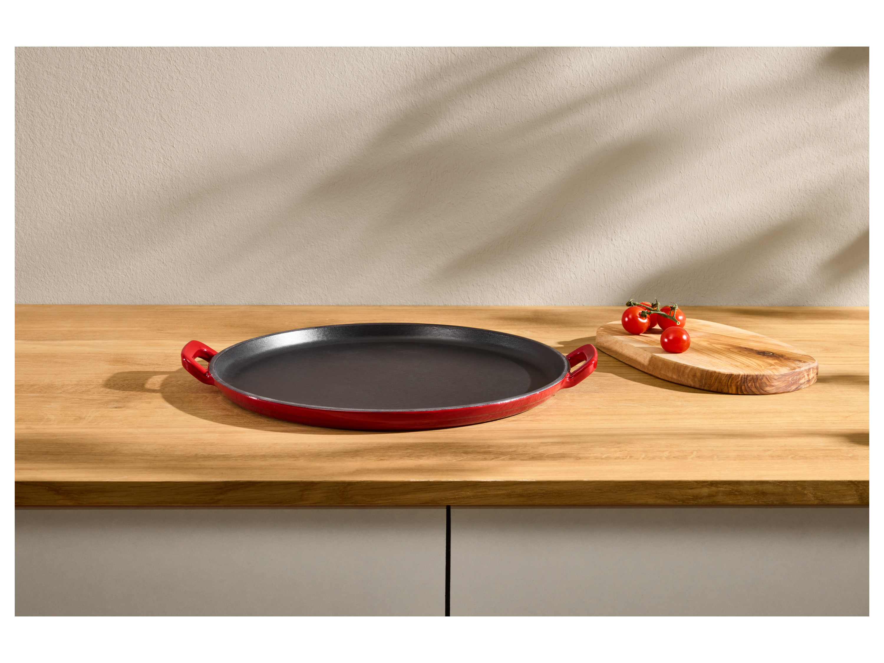 SILVERCREST® Premium-Gusseisenpizzaplatte Ø 31 cm Premium-Gusseisengrillplatte L 36,0 x B 26,0 cm (Pizzaplatte/rot) – Bild 2 von 4