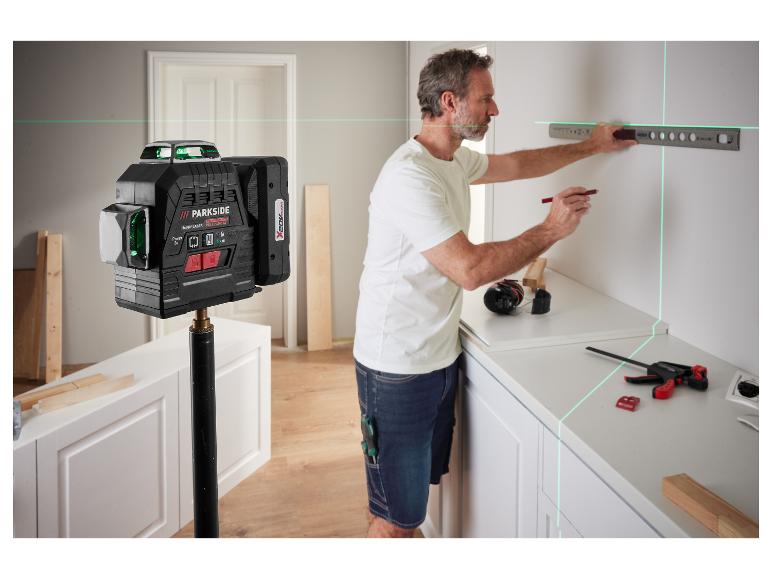 Parkside Laser-Wasserwaage und Messwerkzeug für Renovierungsarbeiten.