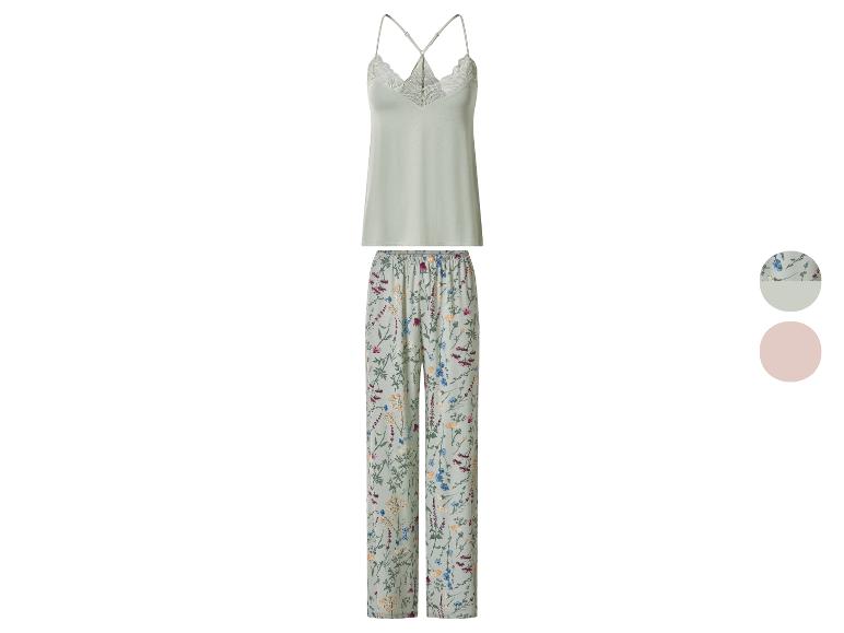 Grünes Spitzentop und florale Pyjamahose