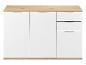 Weißes Sideboard mit drei Türen und drei Schubladen, mit Holzoptik-Oberplatte und -Sockel.