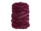 Rolle bordeauxroter Samtgarn.