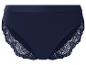 Dunkelblauer Slip mit Spitzeneinsätzen an den Seiten.