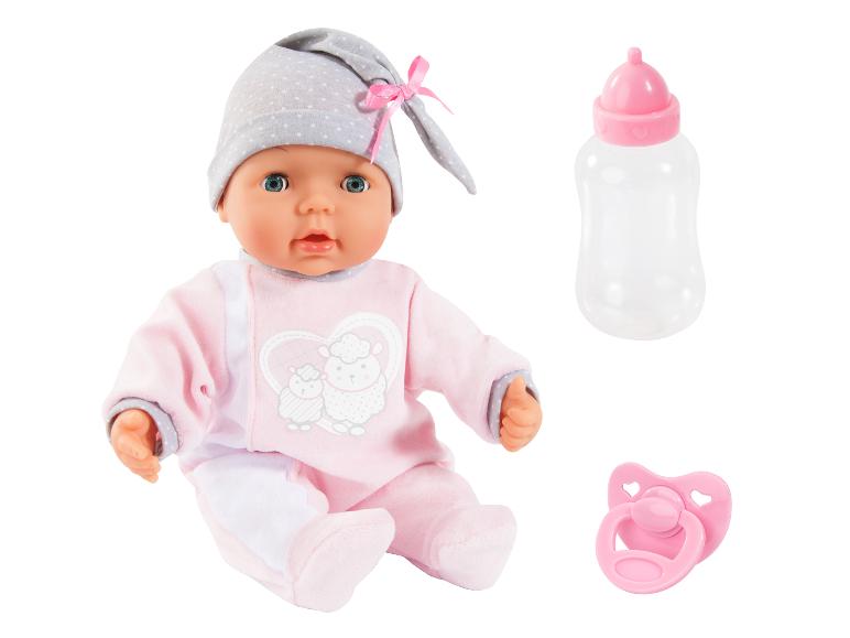 Babypuppe in rosa Kleidung mit Mütze, Fläschchen und Schnuller.
