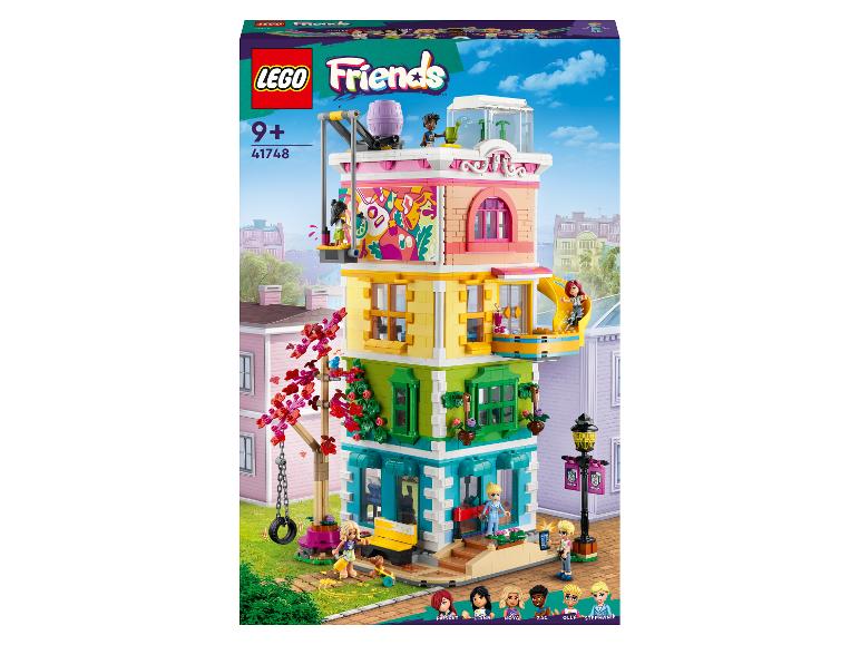 LEGO Friends Bausatz mit einem mehrstöckigen Haus und Minifiguren.