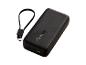 Schwarze Powerbank mit gestreifter Textur und Handschlaufe, mit USB-Anschlüssen und LED-Anzeigen.