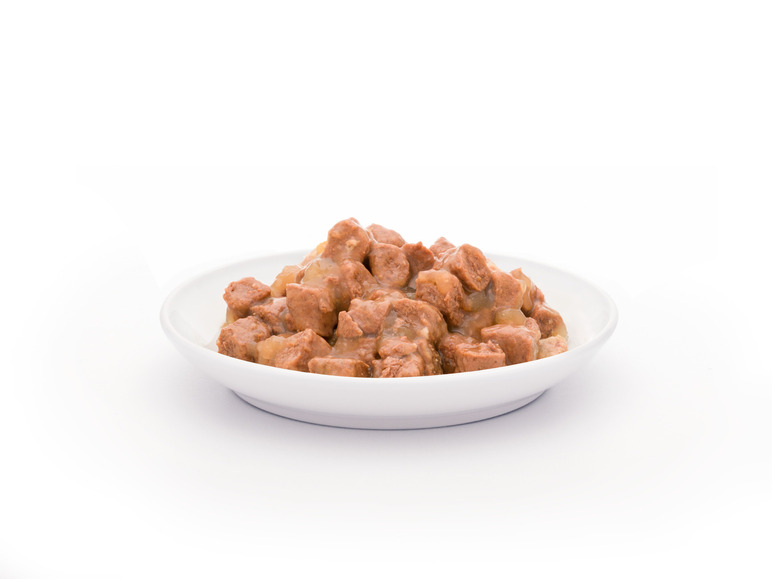 Gehe zu Vollbildansicht: JosiCat Katzennassnahrung Rind in Sauce, 4 x 415 g - Bild 3