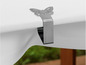 Ein silberner Tischdeckenclip mit Schmetterlingsdesign.