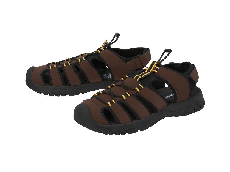 Ein Paar braun-schwarze Herren-Sandalen mit Riemen und gelben Details.