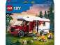 LEGO City Holiday Camper Van Set mit 385 Teilen, Familie beim Camping.