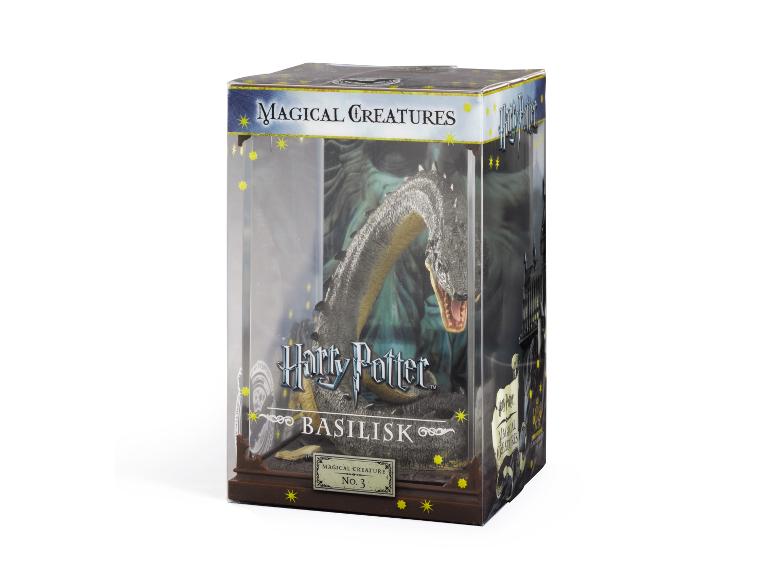 The Noble Collection Harry Potter Basilisk magische Kreatur Figur in einer Vitrine