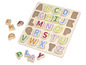Holzpuzzle mit Buchstaben des Alphabets