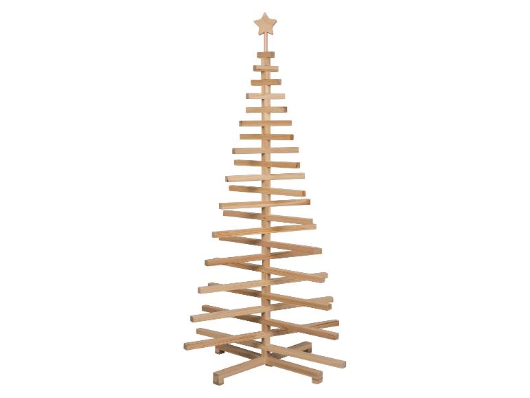 Weihnachtsbaum aus Holz mit einem Stern oben