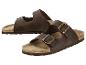 Paar braune Zweiriemen-Sandalen mit Korksohlen und Metallschnallen