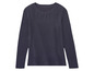 Ein dunkelblaues Langarmshirt.