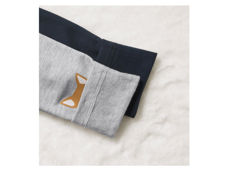 Graue und dunkelblaue Jogginghosen mit einem Ohrenabdruck.