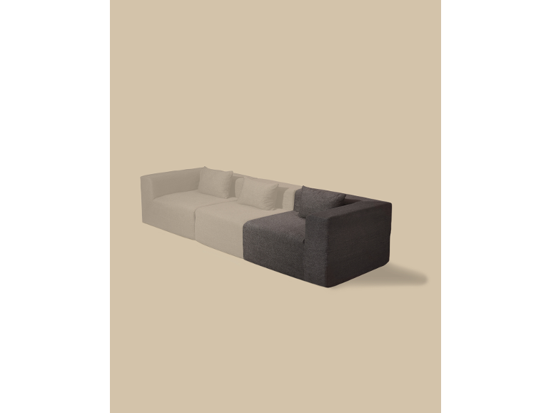 Dreisitziges Modulsofa mit zwei hellen und einem dunklen Modul, mit Kissen.