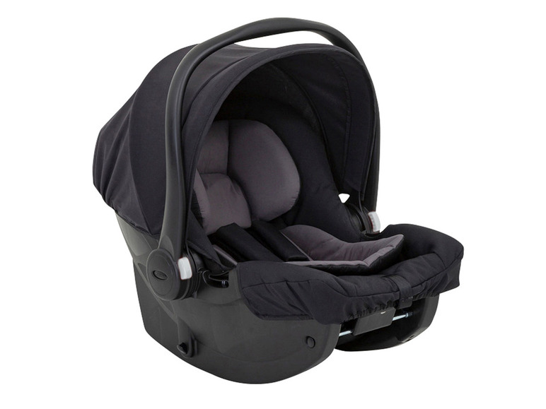 Ein schwarzer Autositz für Babys mit einem Sonnenschutz.