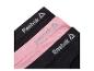 Drei Reebok Unterhosen: zwei schwarze und eine rosa.