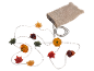 Herbstliche Lichterkette mit Blättern, Eicheln und Kürbissen, batteriebetrieben in einem Jutebeutel.