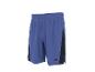 Blaue Sportshorts mit schwarzen Details und Logo am Bein.
