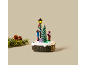 Leuchtende Weihnachts-Tischdekoration mit zwei Kinderfiguren und einem Tannenbaum.