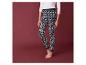 Dunkelblaue Leggings mit einem weißen Weihnachtsmuster mit Rentieren und Schneeflocken.