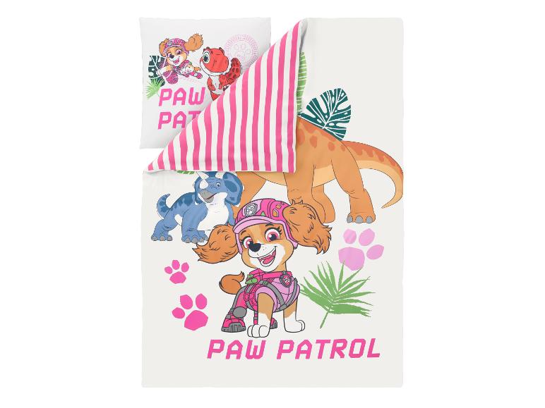 Weiße Kinderbettwäsche mit Zeichentrickfiguren, Dinosauriern und dem Text „PAW PATROL“.
