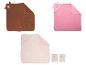 Braune, rosa und beige Kapuzenhandtücher für Babys, mit passenden Waschhandschuhen.