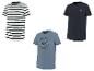 Drei Herren-T-Shirts: gestreift, blau mit maritimem Aufdruck und dunkelblau mit Logo.