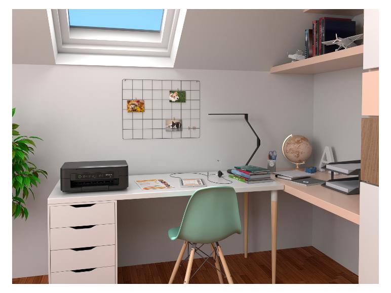 Dachboden-Büro mit weißem Schreibtisch, grünem Stuhl und Epson-Drucker.