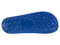 Blaue Sohle einer Slipper mit Zickzack-Muster.