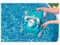 Bestway Poolreinigung: türkisfarbener elektrischer Roboter in einem blauen Pool.