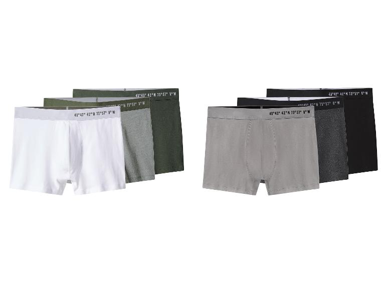 Set Herren-Boxershorts in verschiedenen Farben mit geografischen Koordinaten am Bund.
