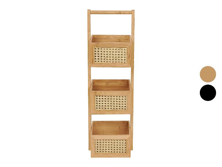 Bambus-Badezimmerregal mit drei Ablagen und geflochtenen Fronten in Naturholzfarbe.