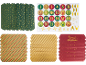 Weihnachtsgeschenkboxen und Adventsaufkleber mit den Zahlen 1 bis 24.