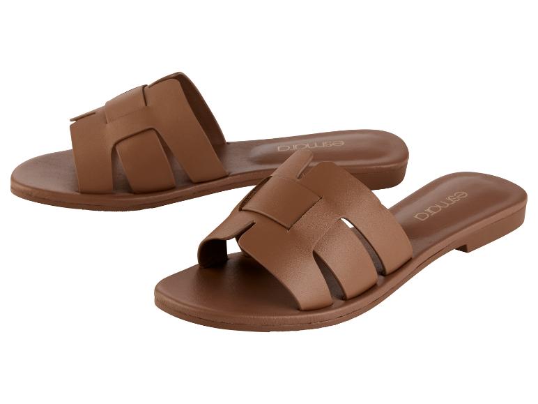 Hellbraune flache Sandalen von Esmara.