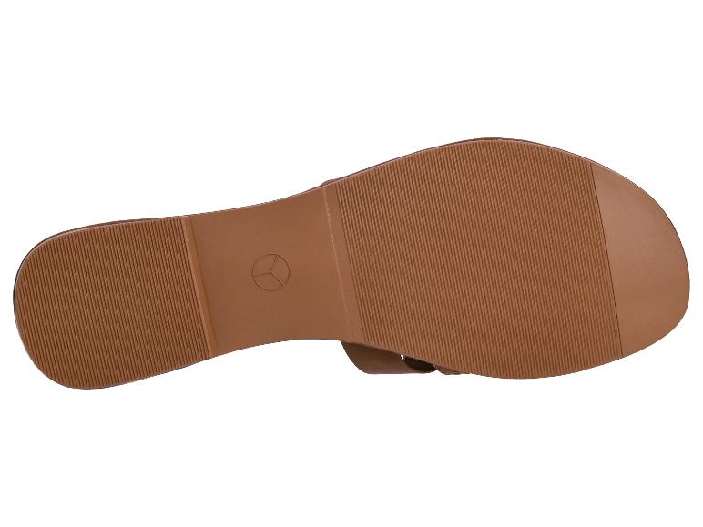 Braune flache Sandalensohle mit Streifenmuster und kleinem rundem Logo.