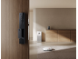 Smart-Home-Geräte, darunter ein digitales Türschloss, ein Luftreiniger und ein Saugroboter.
