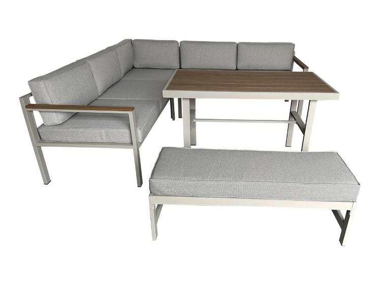 Hellgraue Eck-Gartenlounge mit Holztisch und Bank.