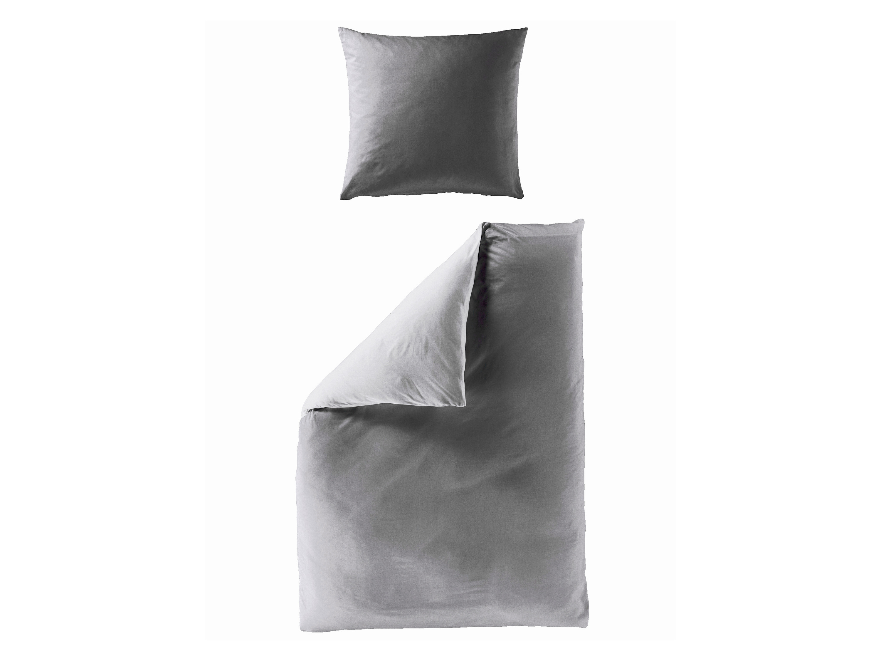 Bierbaum Renforcé Uni Bettwäsche (Stein, 155 x 220 + 80×80 cm)““ | 155 x 220 cm + 80 x 80 cm Verschluss Bett- und Kissenbezug: Reißverschluss Farbe / Muster: lind, mocca, stein, weiß Wendebettwäsche: ja Flächengewicht: 120 g/m² Fadendichte: 145 Pflegehinweis: waschbar bei 60 °C