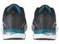 Zwei schwarze Sneakers mit türkisen Akzenten.