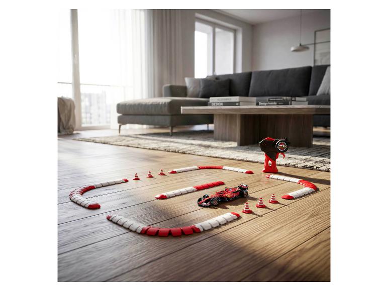 MAISTO TECH RC Formel-Rennwagen auf Rennstrecke im Wohnzimmer