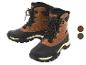 Ein Paar braun-schwarze Herren-Winterstiefel mit Fell und Schnürsenkeln.