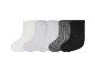 Fünf Paar gerippte Socken in Weiß-, Grau- und Schwarztönen.